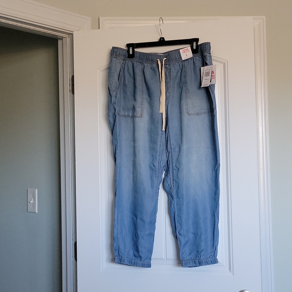 Celebrity pink joggers